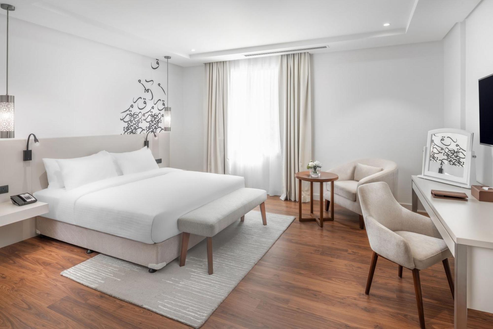 Landmark & Hotel 3*